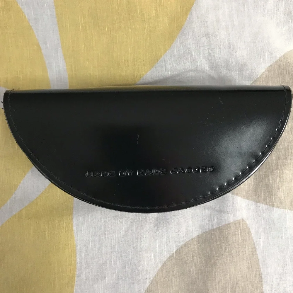 Marc by Marc Jacobs black arch Sunglasses case - Picture 1 of 8